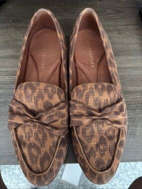 AEROSOLES Leopard-Pattern Knot Loafers in Brown